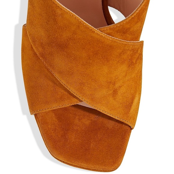 New in box GORGEOUS & FABULOUS Suede unique open toe heels - Picture 2 of 12